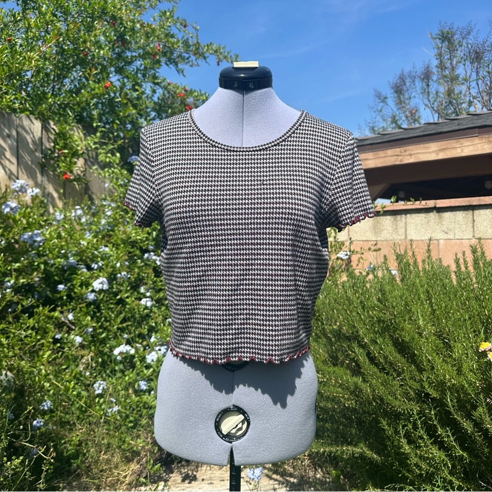 American Eagle Outfitters Medium Black White Maroon Houndstooth Crop Top